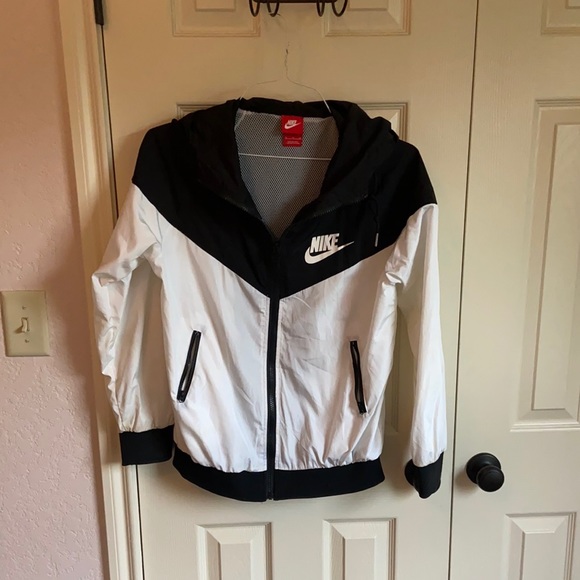 Nike Wind Jacket for Women - Picture 1 of 4
